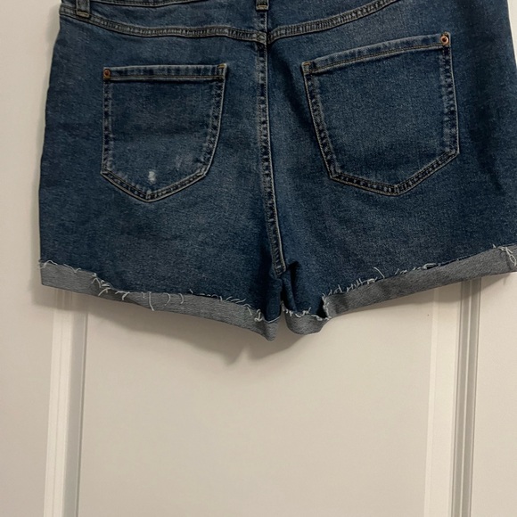 Shorts - Picture 2 of 2